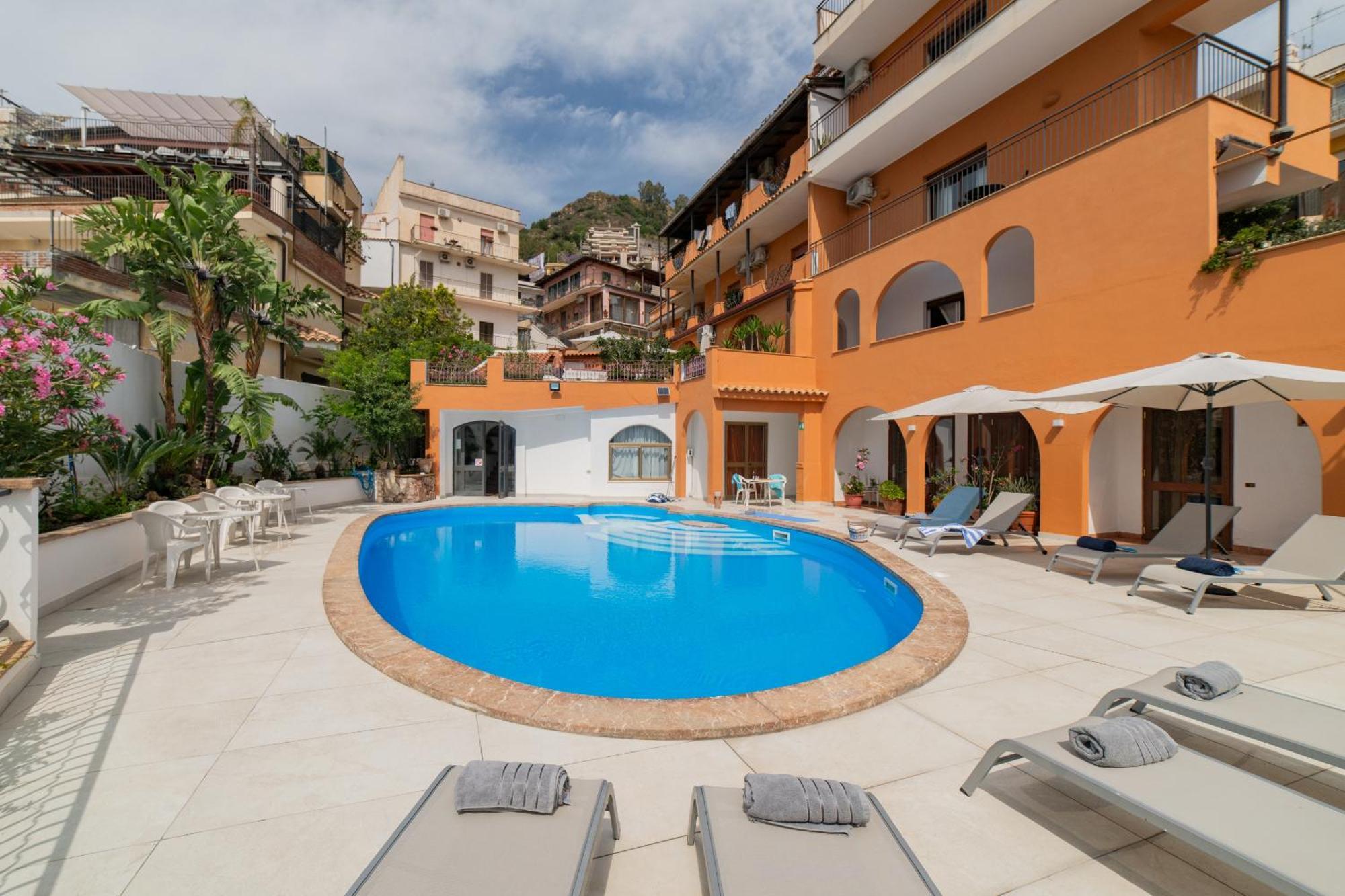 Casa Pertosa Panzió Taormina Kültér fotó